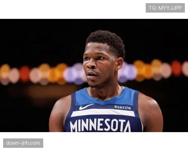 爱德华兹隔扣文班亚马得手，点燃森林狼主场气氛